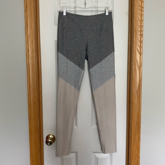 Outdoor Voices Grey Colorblocked Full Length Leggings Size Medium - Picture 1 of 7